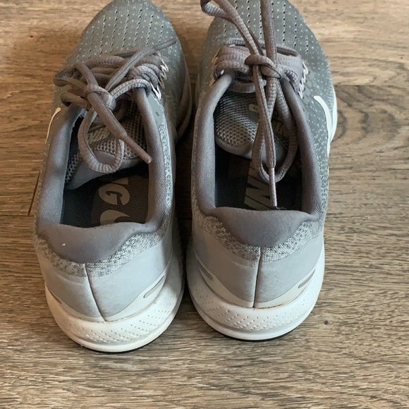 EUC Nike Gray Zoom Vomero 13 - Picture 6 of 14